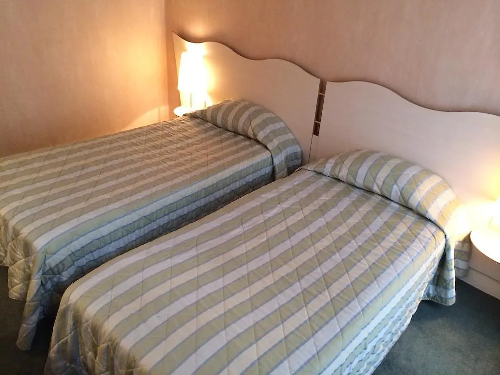 Hotel Eiffel Blomet Paris