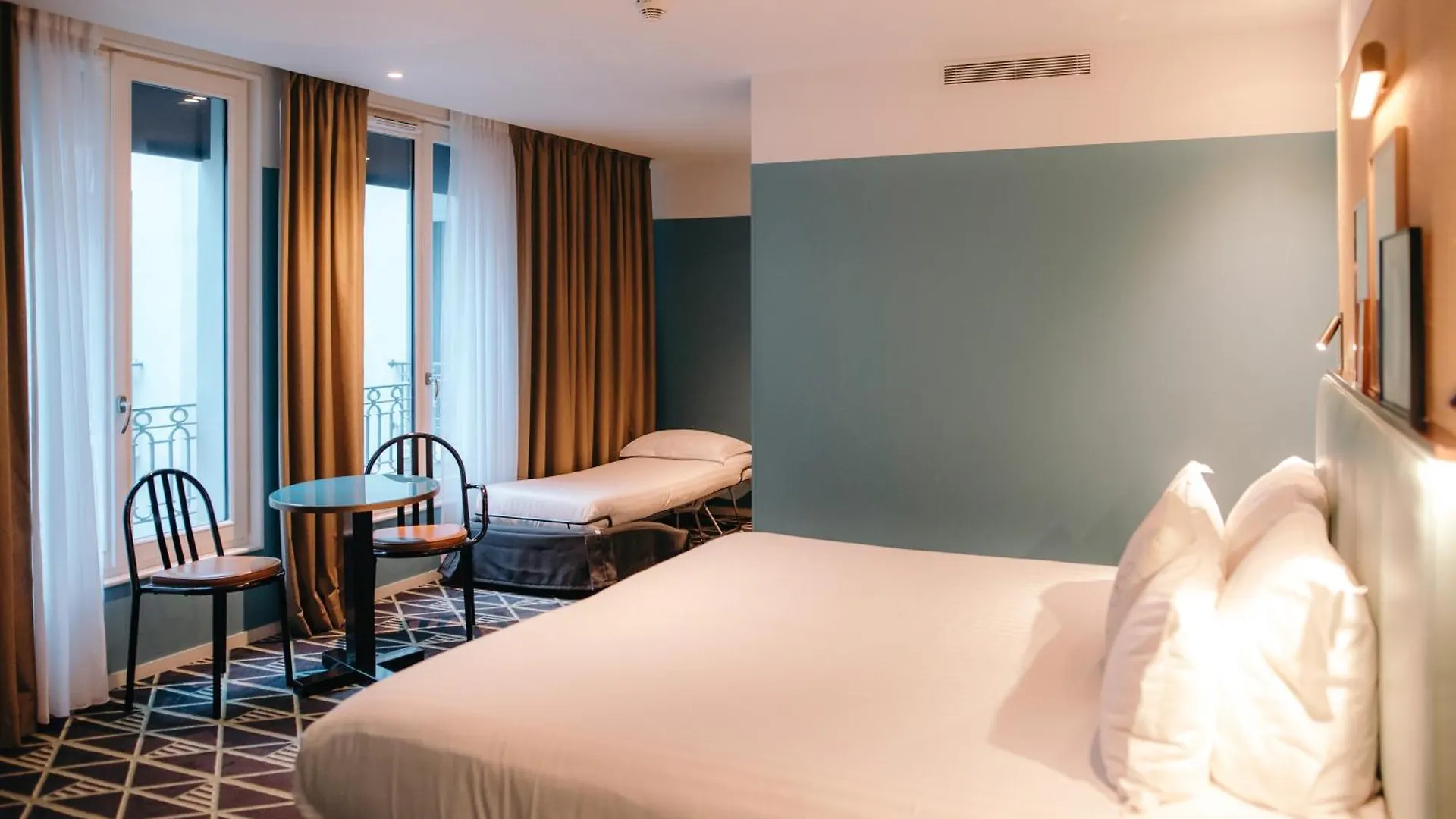 Hotel Eiffel Blomet Paris
