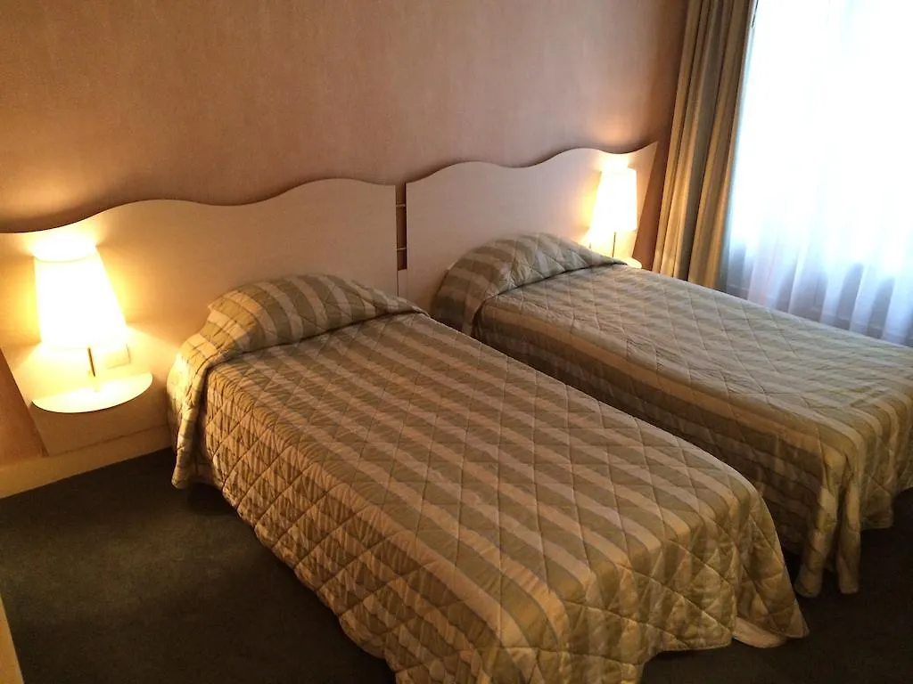 ****  Hotel Eiffel Blomet Paris France